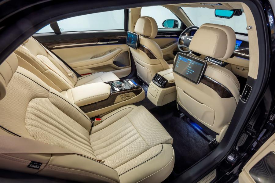 Интерьер Genesis G90 (HI) 2016 года  (NA) (фото 25 из 60)